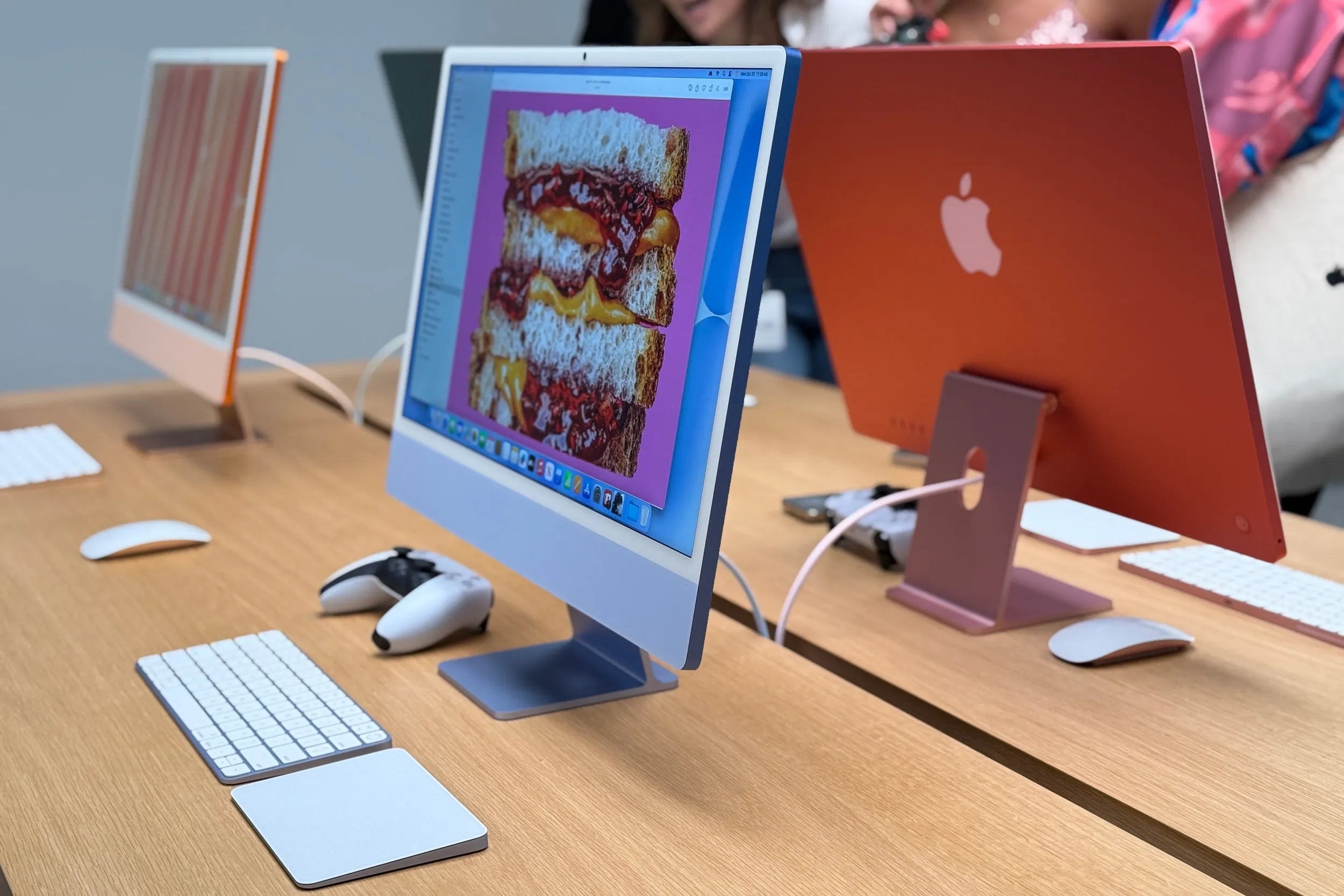 مقایسه iMac M6 با iMac M4; رد شدن نسل M5 چه تغییرات شگفت انگیزی را به همراه داشت؟