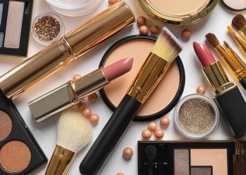 واردات مواد اولیه از مسیر کولبری و ملوانی| واردات محصولات آرایشی همچنان ممنوع است 2 واردات مواد اولیه از مسیر کولبری و ملوانی واردات محصولات