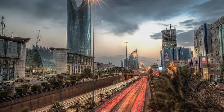 وحشت سرمایه‌گذاران در ریاض؛ تخلیه برج المملکه در پی حملات