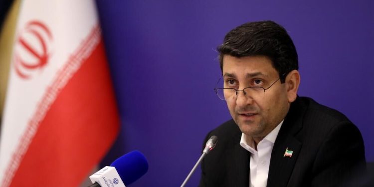 وزیر ارتباطات اینترنت ماهواره‌ای جایگزین اینترنت زمینی نمی‌شود