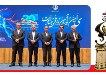 کسب عنوان صادر کننده نمونه ملی توسط شرکت نفت پارس 2 کسب عنوان صادر کننده نمونه ملی توسط شرکت نفت پارس